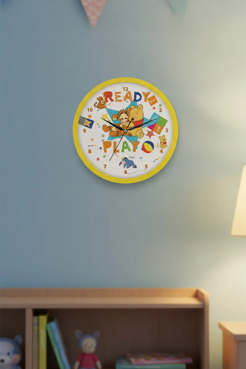 Lisanslı Winnie the Pooh Çocuk Odası Duvar Saati Yuvarlak Plastik Pilli Sarı